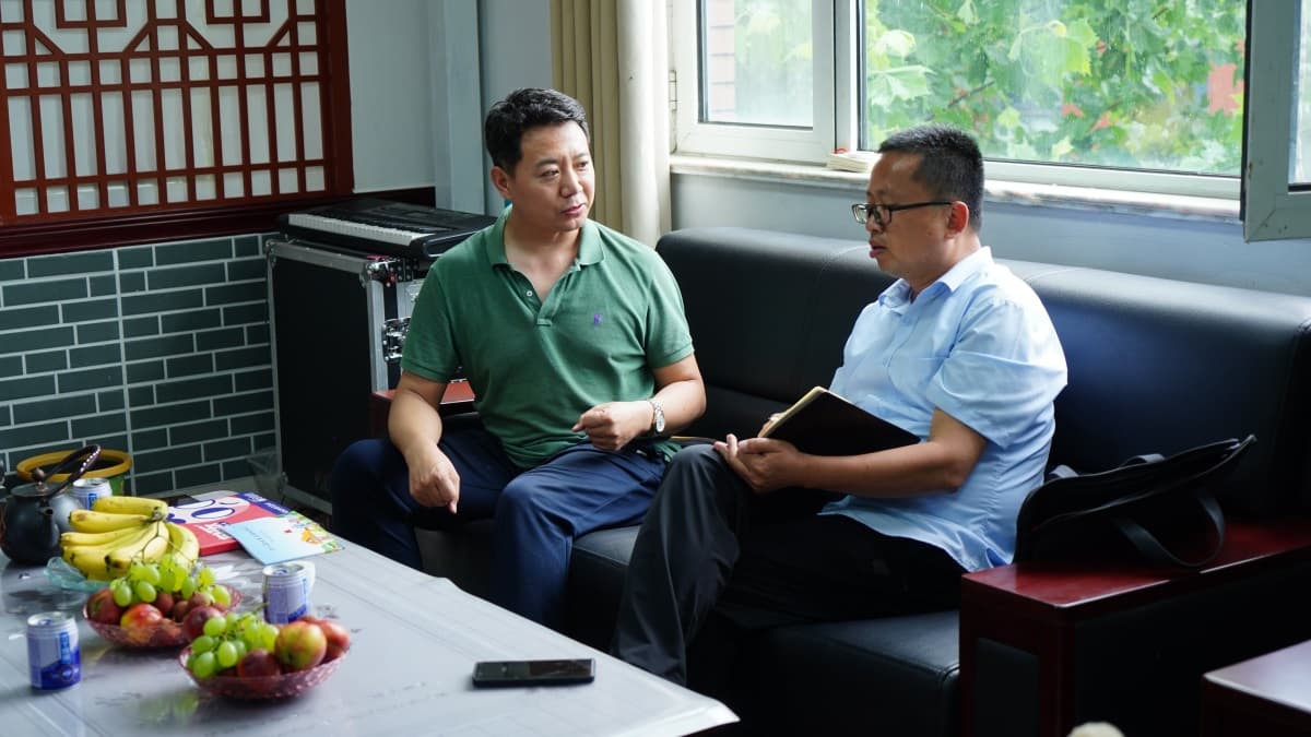 人民日报记者到访布好玩图片 3